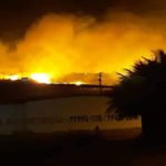 Queimada em vegetação ameaça atingir residências em Várzea Alegre, no Ceará