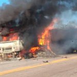 Carreta sofre incêndio na BR-116, em Russas