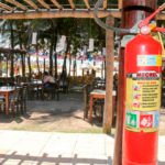 Após incêndio, segurança das barracas da Praia do Futuro preocupa empresários e frequentadores