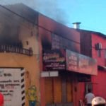 Loja de roupas em Caucaia pega fogo após pane em ventilador