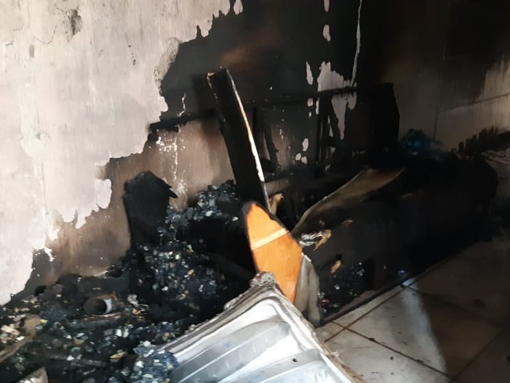Incêndio atinge apartamento em condomínio do bairro José Walter