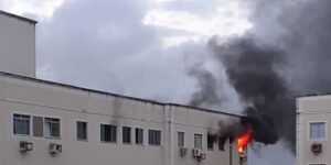 Apartamento em Messejana pega fogo; bombeiros conseguem apagar as chamas