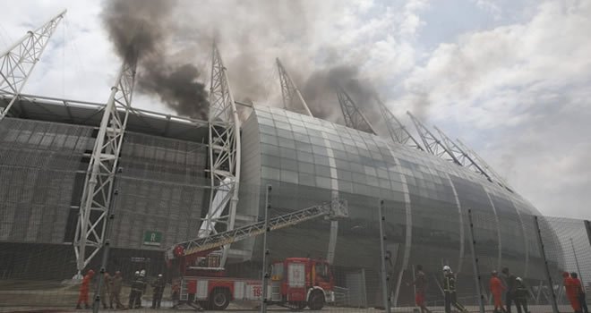 Laudo do incêndio da Arena Castelão aponta curto-circuito em ar-condicionado como causa
