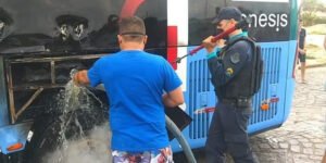 Ônibus pega em fogo em Irauçuba; não houve feridos