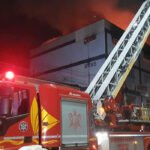 Incêndio atinge loja de tecidos e malhas no bairro Antônio Bezerra